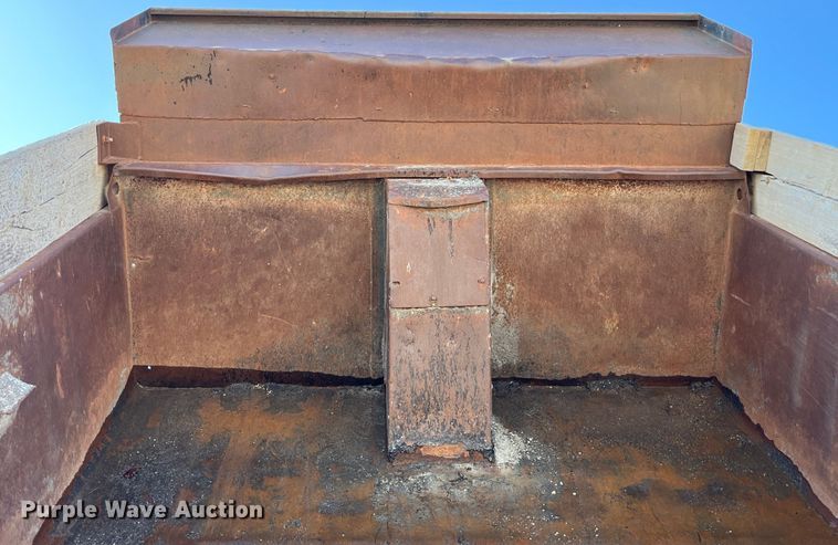 image for item LD9342 1992 International  4700 dump truck