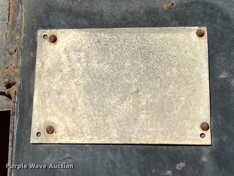 image for item LD9342 1992 International  4700 dump truck