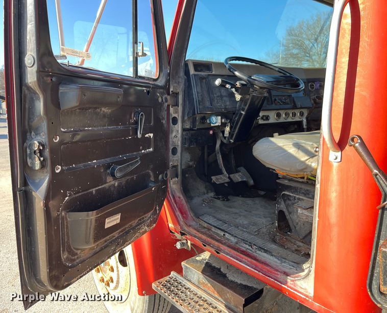 image for item LD9342 1992 International  4700 dump truck