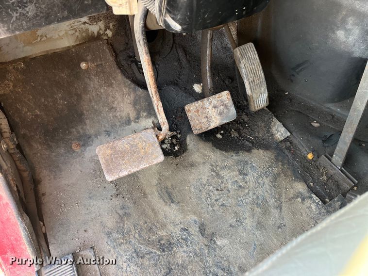 image for item LD9342 1992 International  4700 dump truck