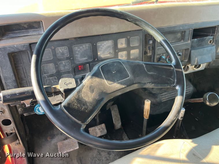 image for item LD9342 1992 International  4700 dump truck