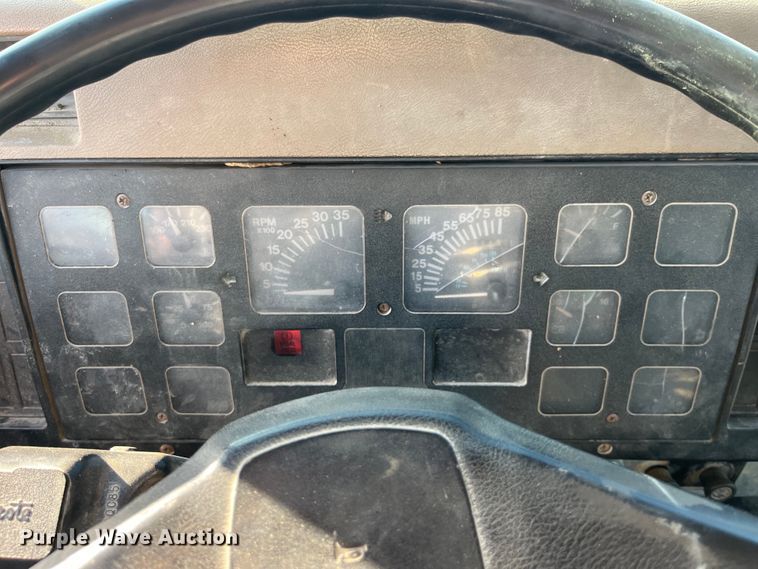 image for item LD9342 1992 International  4700 dump truck