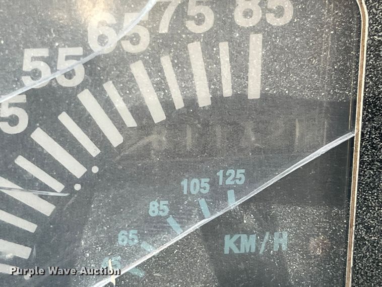 image for item LD9342 1992 International  4700 dump truck