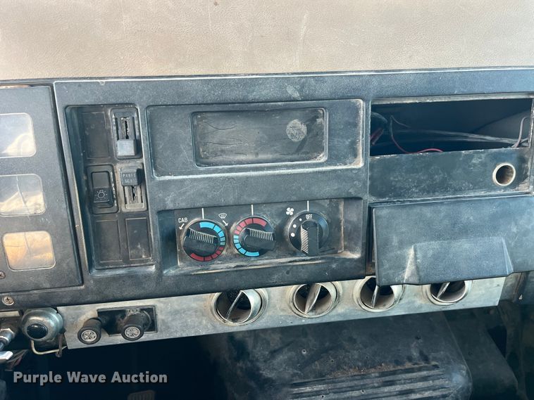 image for item LD9342 1992 International  4700 dump truck