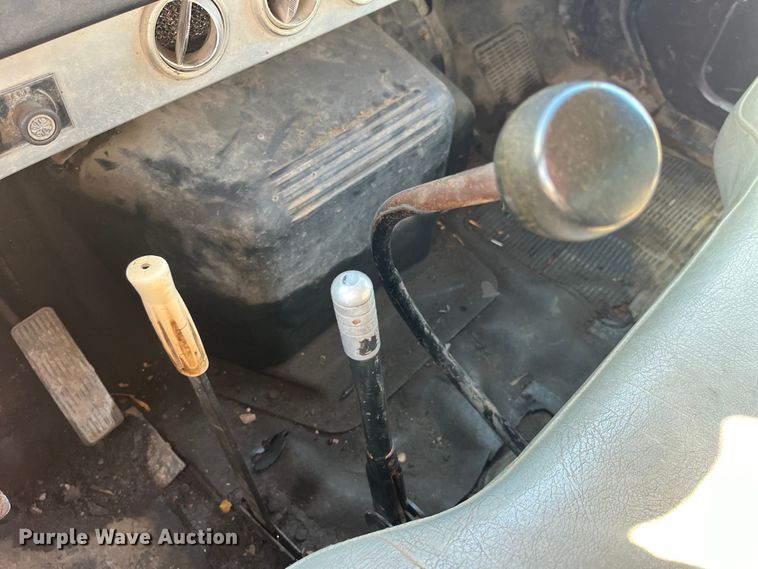 image for item LD9342 1992 International  4700 dump truck