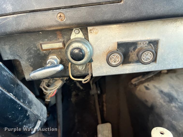 image for item LD9342 1992 International  4700 dump truck