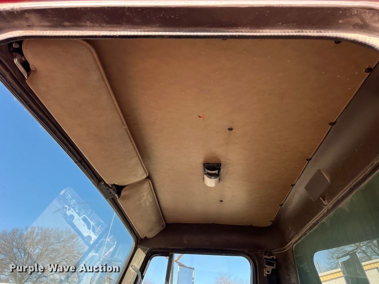 image for item LD9342 1992 International  4700 dump truck