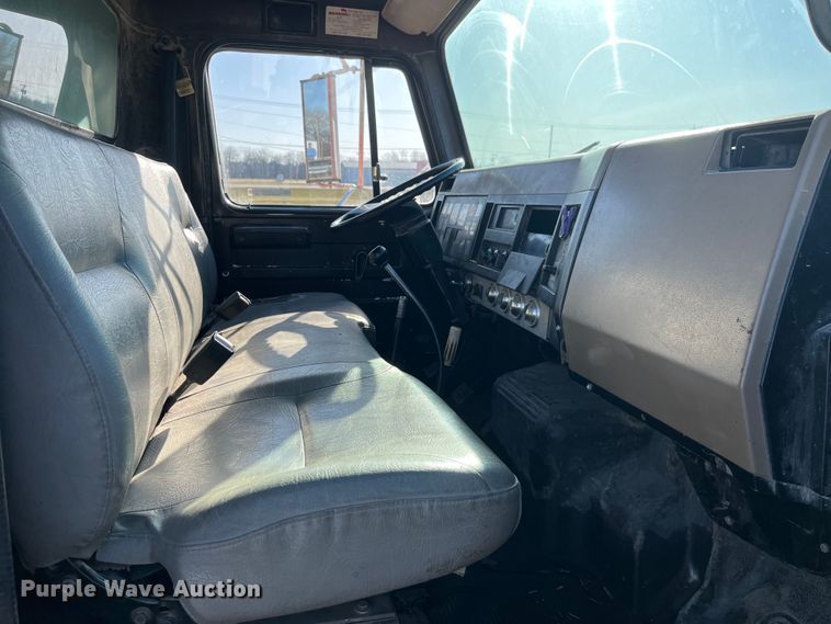 image for item LD9342 1992 International  4700 dump truck