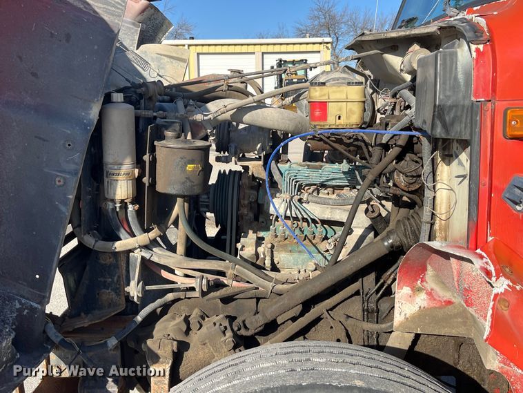 image for item LD9342 1992 International  4700 dump truck