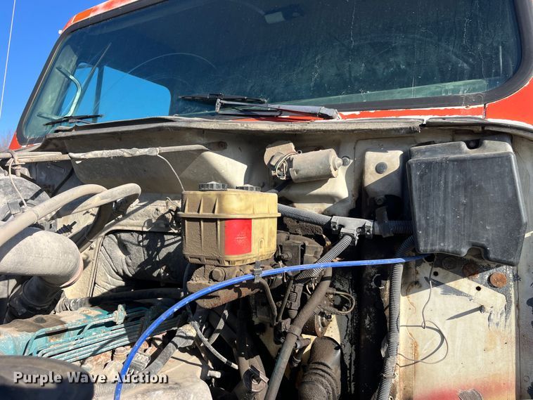 image for item LD9342 1992 International  4700 dump truck