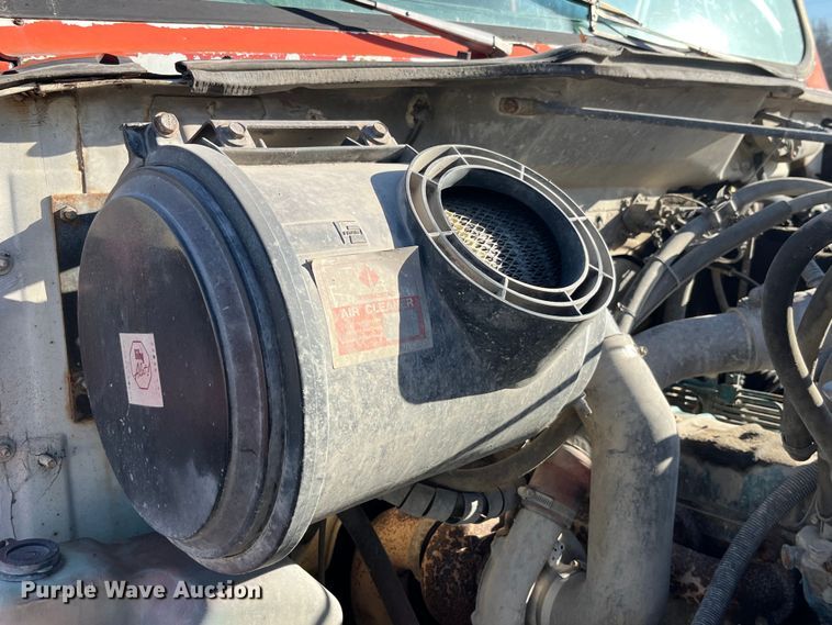 image for item LD9342 1992 International  4700 dump truck