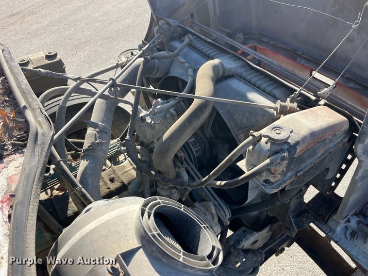 image for item LD9342 1992 International  4700 dump truck