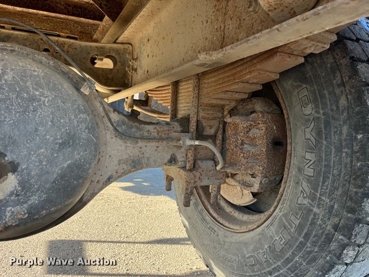 image for item LD9342 1992 International  4700 dump truck