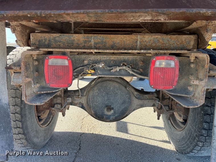 image for item LD9342 1992 International  4700 dump truck