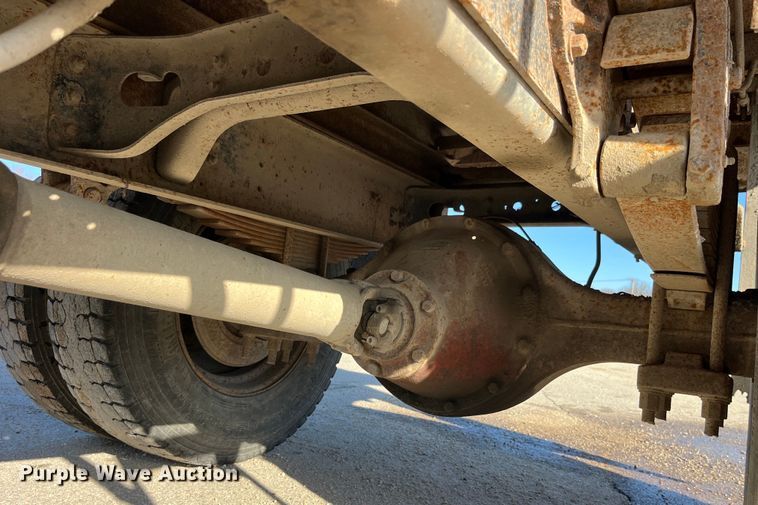 image for item LD9342 1992 International  4700 dump truck