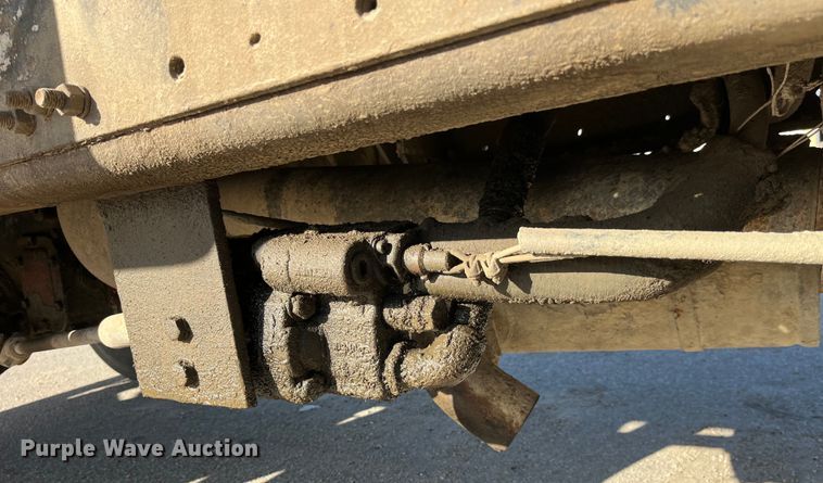 image for item LD9342 1992 International  4700 dump truck