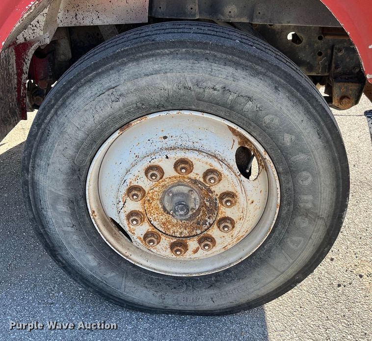 image for item LD9342 1992 International  4700 dump truck