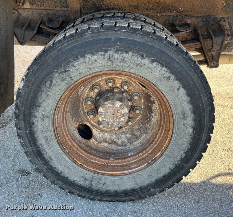 image for item LD9342 1992 International  4700 dump truck