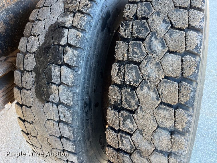 image for item LD9342 1992 International  4700 dump truck