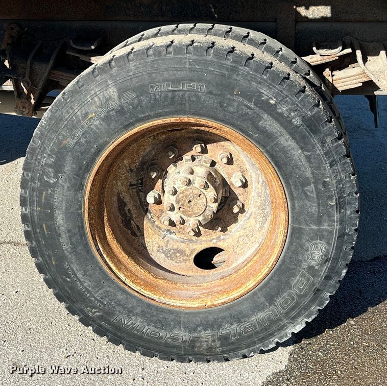 image for item LD9342 1992 International  4700 dump truck