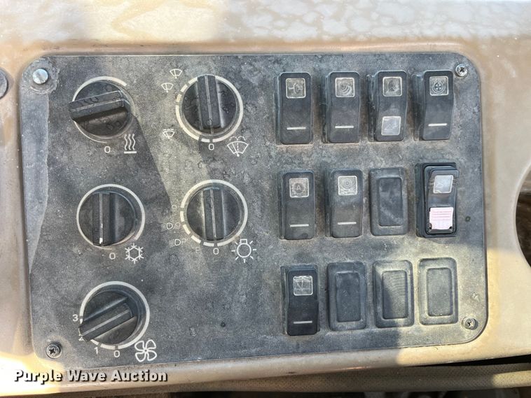 image for item LD9343 2001 Case 521D wheel loader