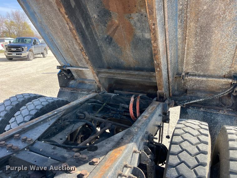 image for item LD9347 2014 International  WorkStar 7400 dump truck