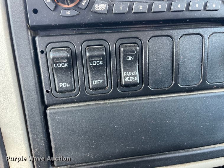 image for item LD9347 2014 International  WorkStar 7400 dump truck