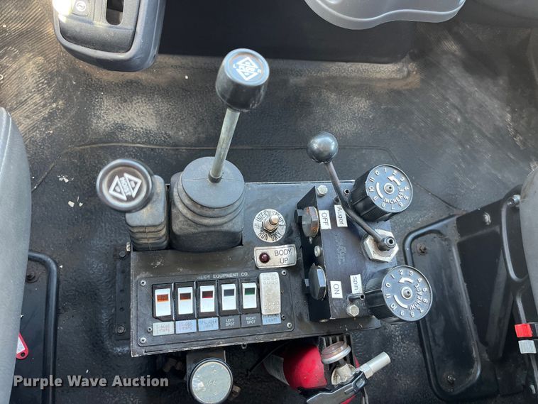 image for item LD9347 2014 International  WorkStar 7400 dump truck