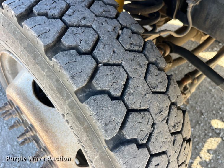 image for item LE9023 2008 Ford F450 Super Duty XL Crew Cab flatbed truck