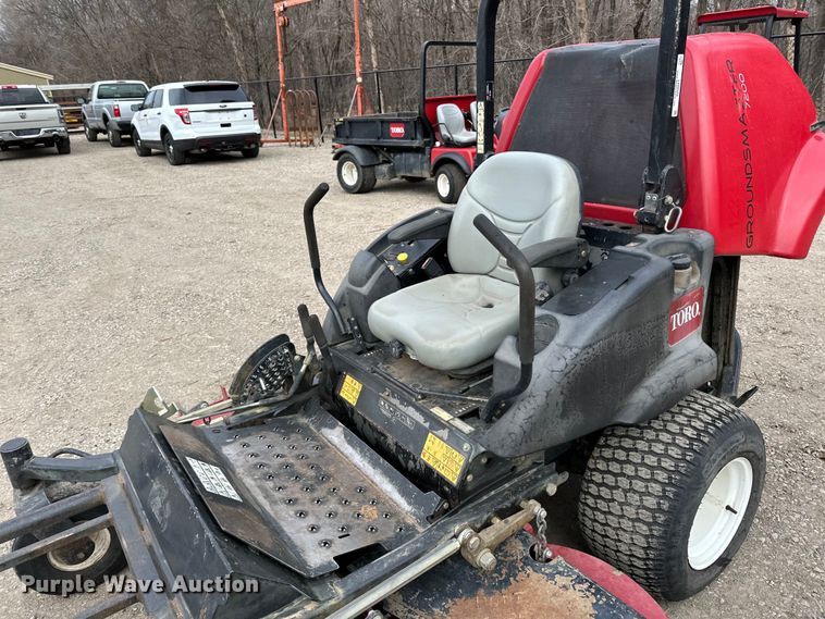 image for item LO9520 Toro  Groundsmaster 7200 ZTR lawn mower