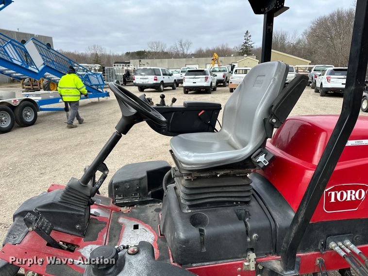 image for item LO9521 Toro Reelmaster 5410 reel mower