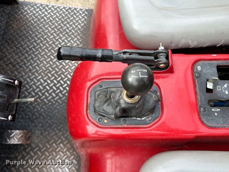 image for item LO9522 2009 Toro Workman 3200 utility vehicle