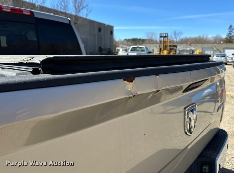 image for item LO9527 2010 Dodge Ram 1500 Crew Cab pickup truck