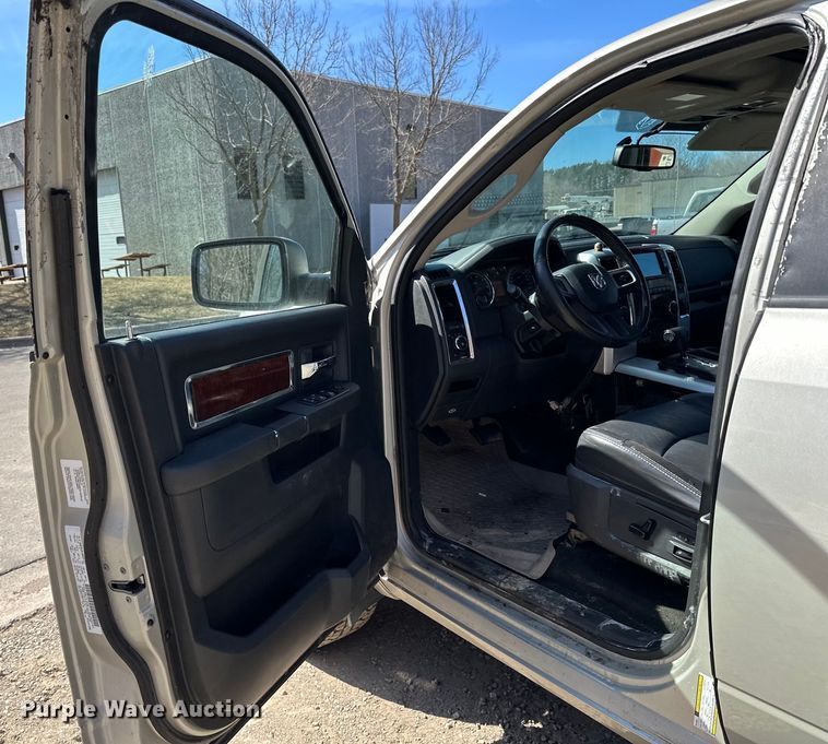 image for item LO9527 2010 Dodge Ram 1500 Crew Cab pickup truck