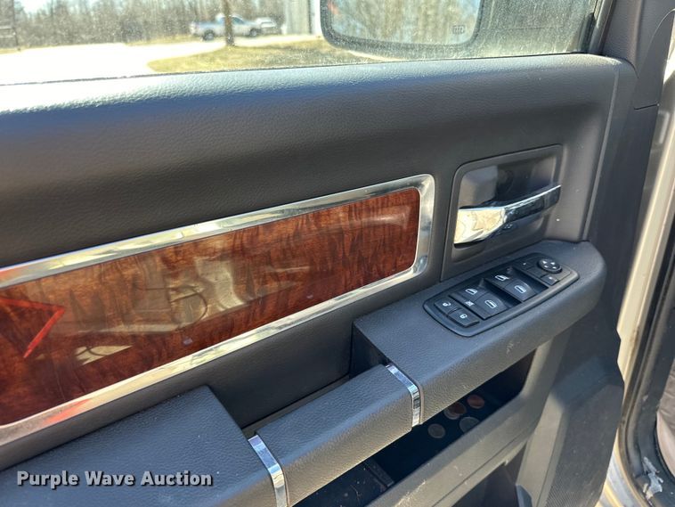 image for item LO9527 2010 Dodge Ram 1500 Crew Cab pickup truck