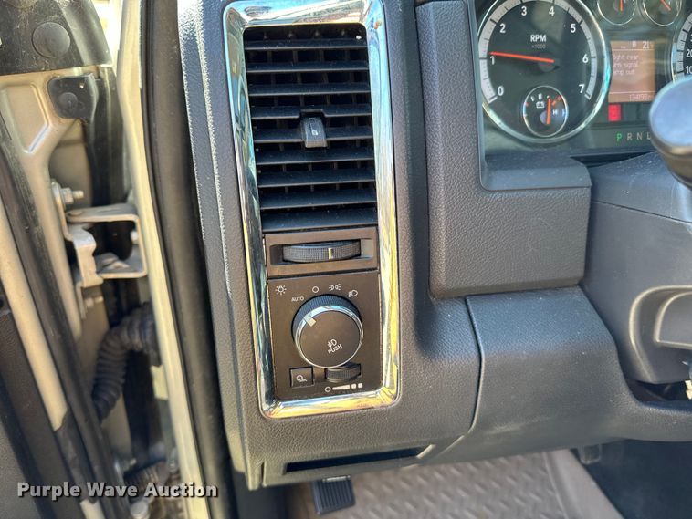 image for item LO9527 2010 Dodge Ram 1500 Crew Cab pickup truck