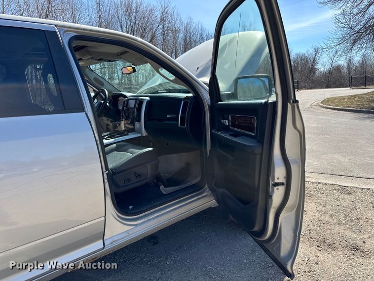 image for item LO9527 2010 Dodge Ram 1500 Crew Cab pickup truck