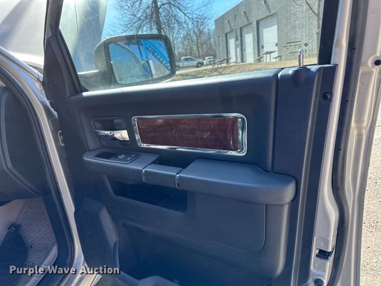 image for item LO9527 2010 Dodge Ram 1500 Crew Cab pickup truck