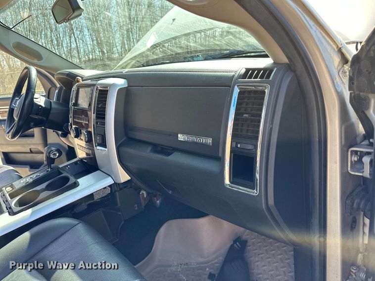 image for item LO9527 2010 Dodge Ram 1500 Crew Cab pickup truck