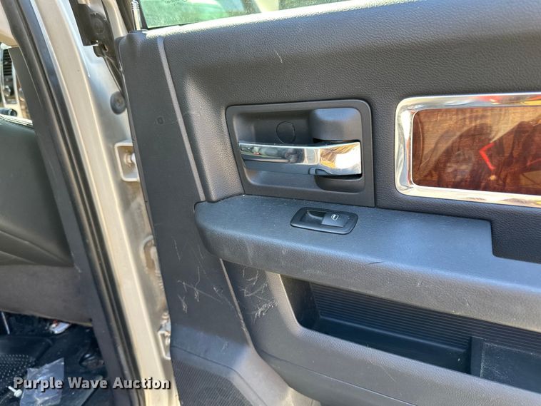 image for item LO9527 2010 Dodge Ram 1500 Crew Cab pickup truck