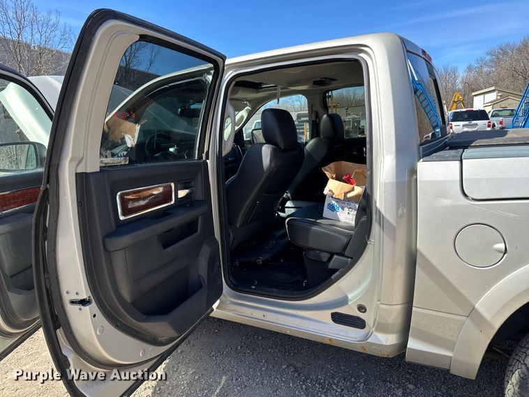 image for item LO9527 2010 Dodge Ram 1500 Crew Cab pickup truck