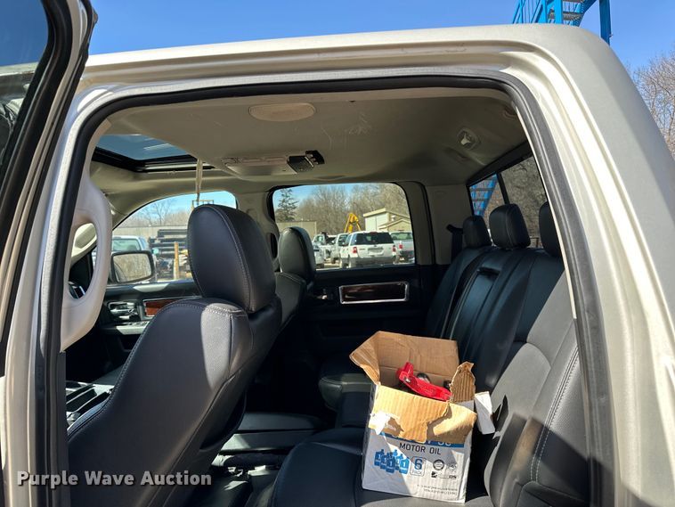 image for item LO9527 2010 Dodge Ram 1500 Crew Cab pickup truck