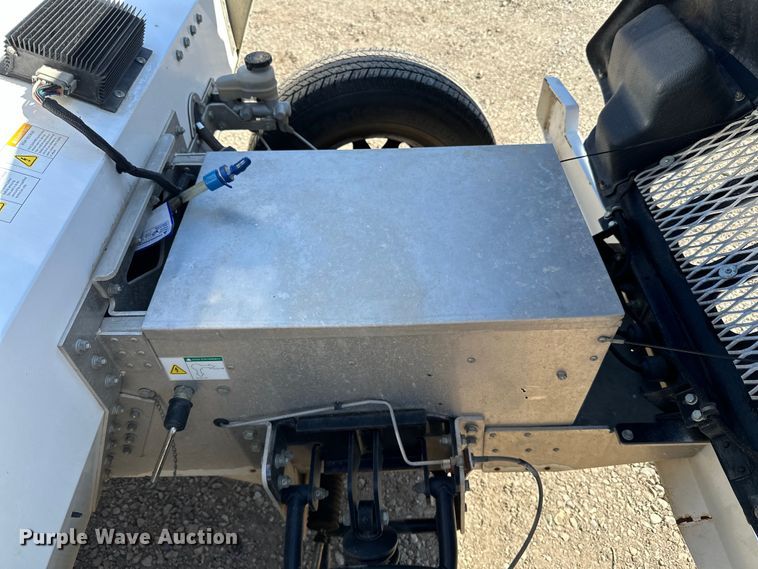 image for item LO9534 2009 E-Ride Industries  utility vehicle