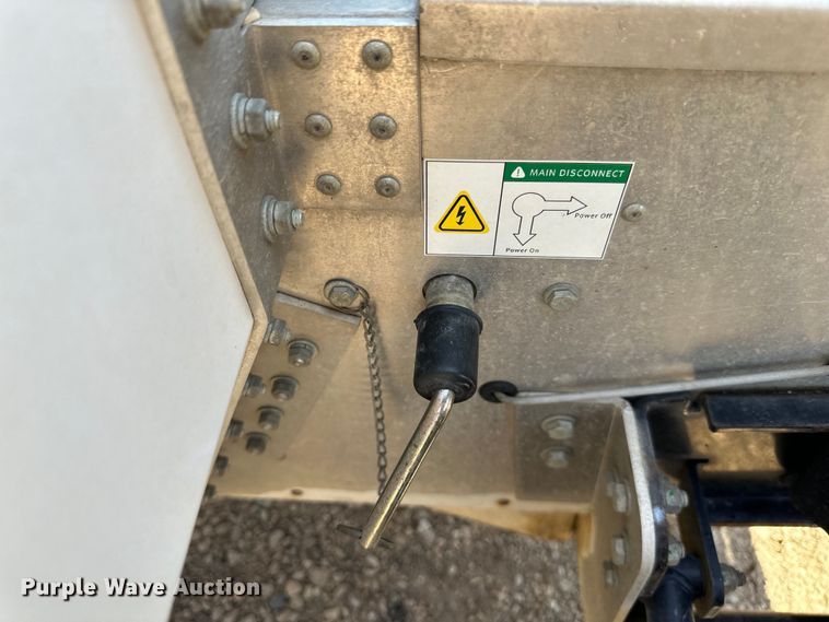 image for item LO9534 2009 E-Ride Industries  utility vehicle