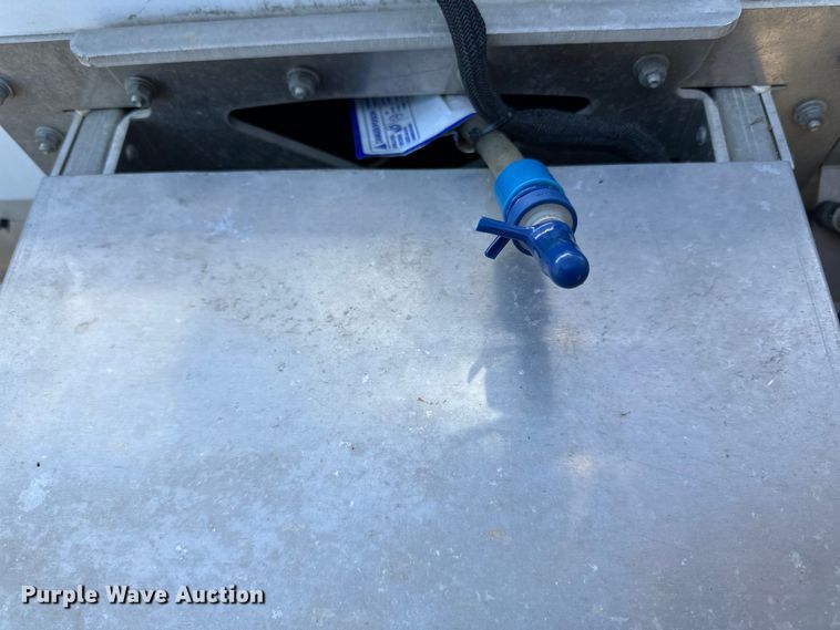 image for item LO9534 2009 E-Ride Industries  utility vehicle