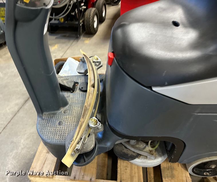 image for item LO9540 Advance SC3000 Eco Flex  floor scrubber 