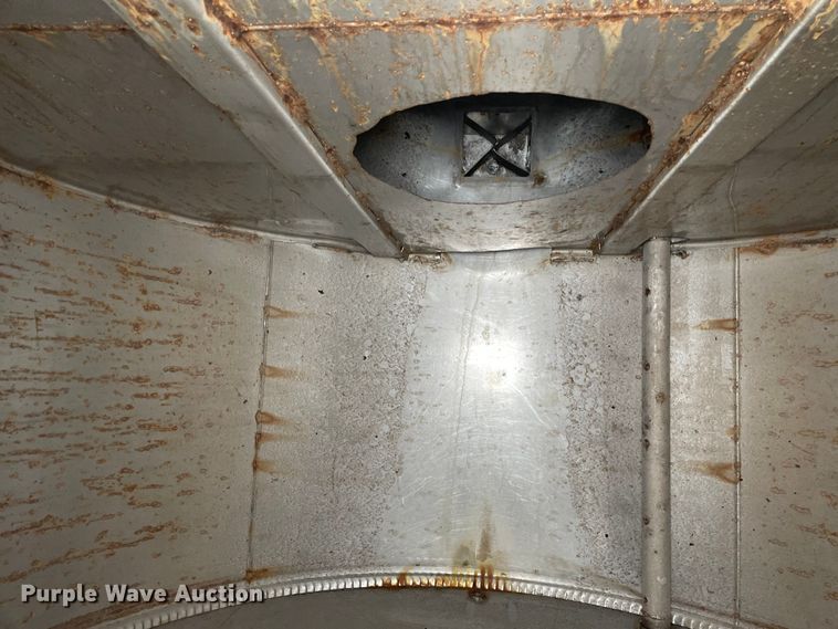 image for item LW9027 1995 Ford  LT9000 tank truck