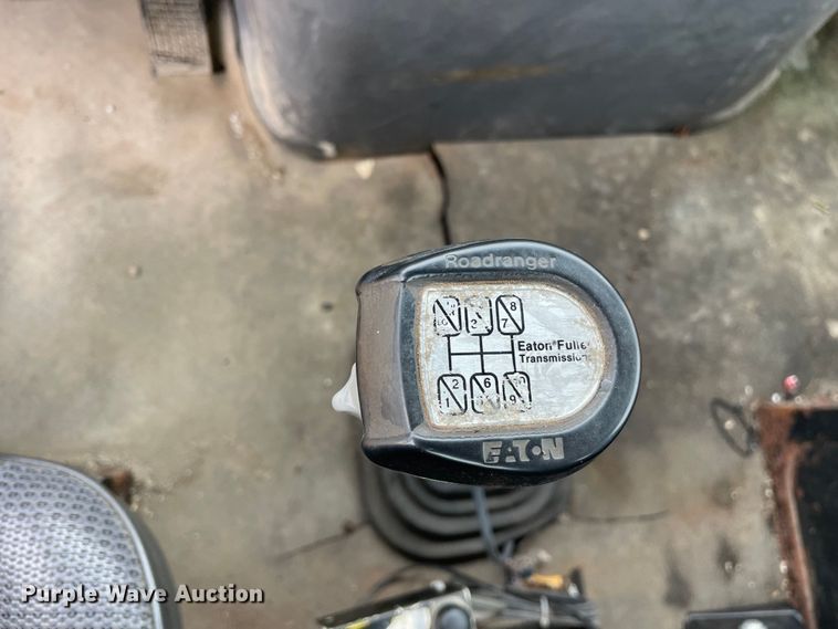 image for item LW9027 1995 Ford  LT9000 tank truck