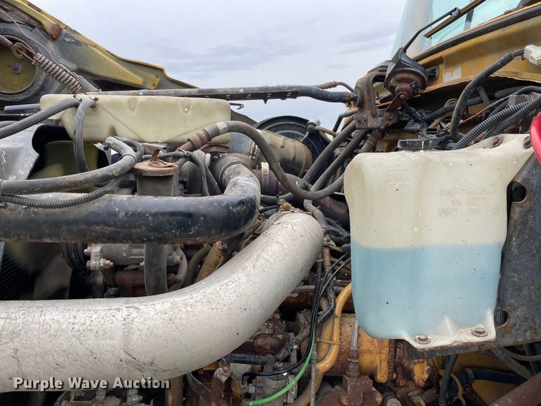 image for item LW9027 1995 Ford  LT9000 tank truck