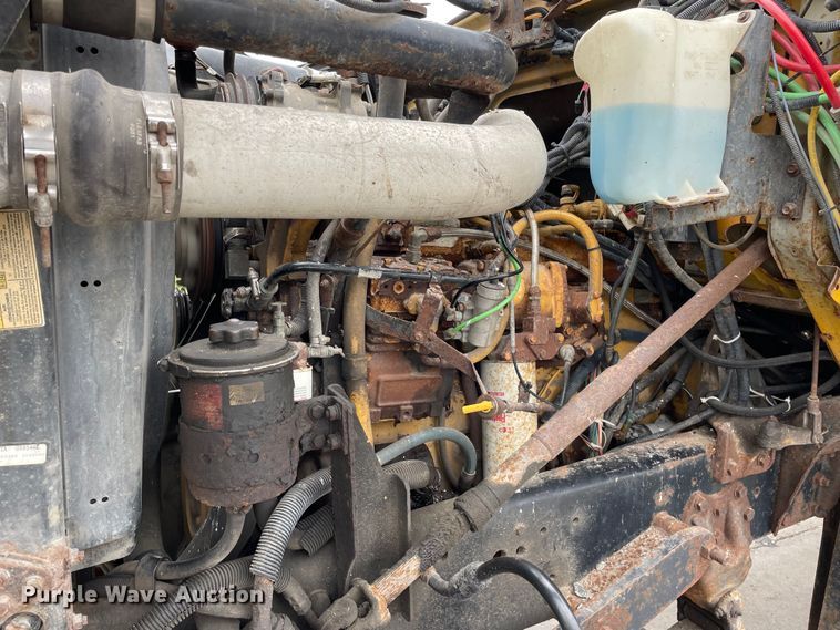 image for item LW9027 1995 Ford  LT9000 tank truck